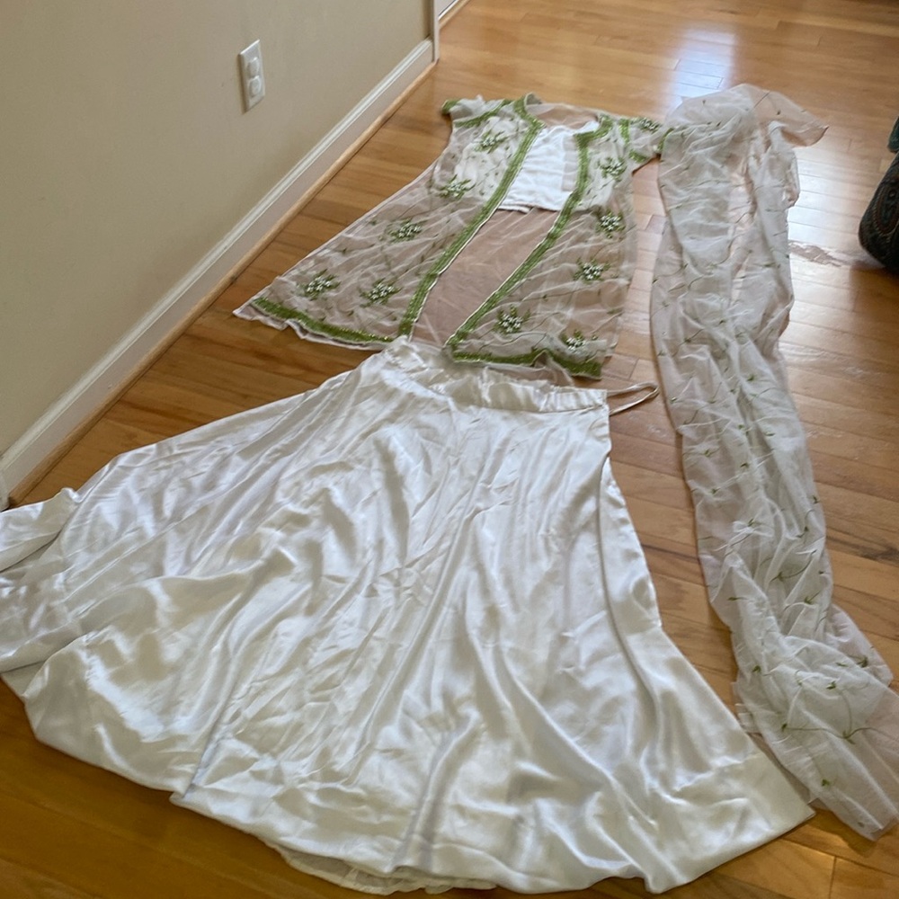 White & Light Green 4 Piece Set M